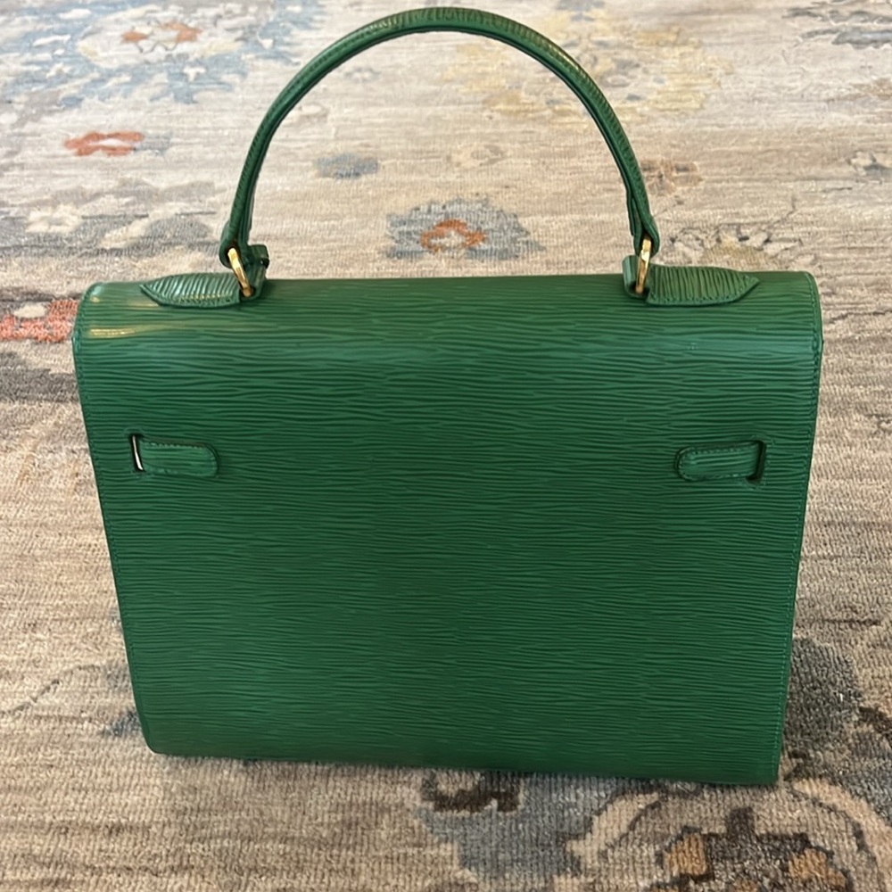 In French style this lovely bag  is in excellent condition with minor wear. - Picture 2 of 16